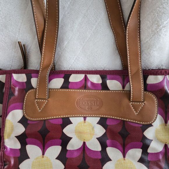 Fossil Keyper Large Tote Burgundy Floral Daisy design Handbag Coquette Holiday - Picture 15 of 16